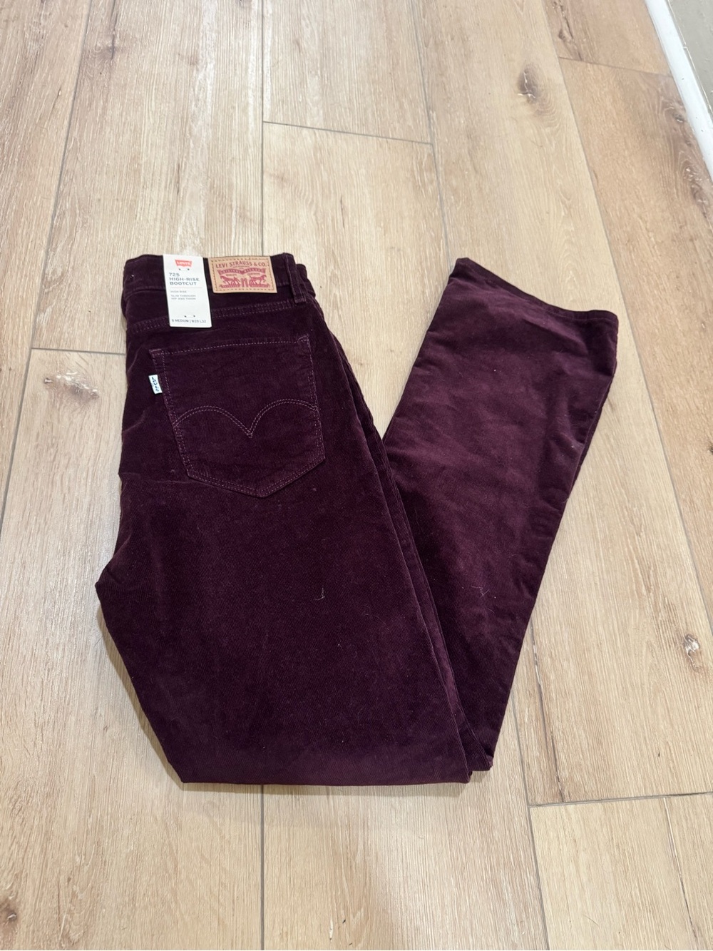 Levi's 725 Women's High rise bootcut Corduroy Jeans in Deep Wine size 8